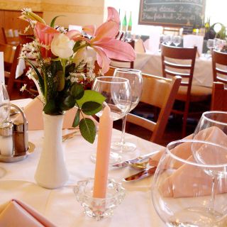 Blumenschmuck im Stüberl